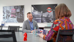 Rechtsanwalt Hr. Marcel Schmieder im Beratungsgespräch Rechtsanwalt Hr. Marcel Schmieder im Beratungsgespräch