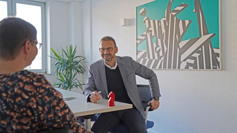 Rechtsanwalt Hr. Frank Simon im Beratungsgespräch Rechtsanwalt Hr. Frank Simon im Beratungsgespräch